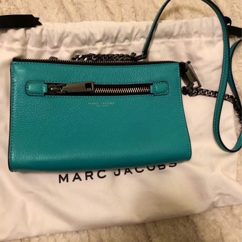 Marc Jacob crossbody wallet